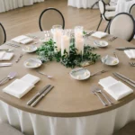 Elegant table setting with floral décor