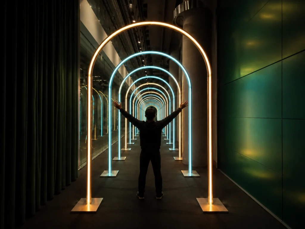 Illuminated arch tunnel entrance feature